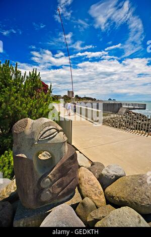 Geografia / viaggi, Nuova Zelanda, North Island, New Plymouth, scultura in pietra chiamato Pietra di ancoraggio per artista Filipe Tohi, lungo la Costiera Foreshore marciapiede in New Plymouth, Taranaki, Isola del nord, No-Exclusive-uso Foto Stock