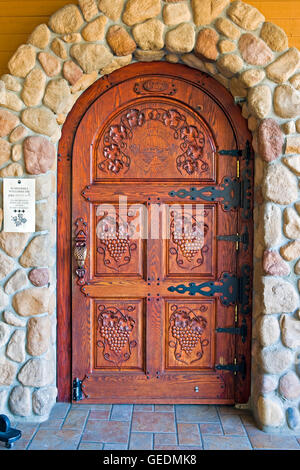 Geografia / viaggi, Canada, British Columbia, Kelowna, porta di ingresso per la piramide di Summerhill cantina, un certificato biologico vigneto, Kelowna, Okanagan, British Columbia, Foto Stock