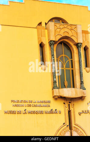 Museo della moschea di Hassan II sulla spiaggia di Casablanca al tramonto, Marocco Foto Stock