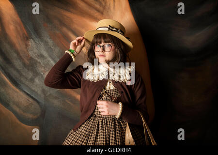 Adolescente vestito in giapponese street fashion pone per le fotografie in un fumetto con convenzione. Foto Stock