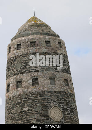 La parte superiore del monumento eretto in memoria dei soldati statunitensi uccisi in relitti dei trasportatori Tuscania e Otranto Foto Stock