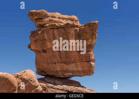 Roccia equilibrato, Giardino degli dèi Park, Colorado Springs, Colorado, Stati Uniti d'America. Foto Stock