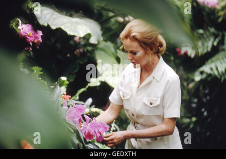 Doris Duke, ereditiera, a Duke Gardens nel 1968. Foto Stock