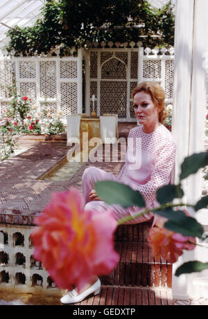 Doris Duke, ereditiera, a Duke Gardens nel 1968. Foto Stock