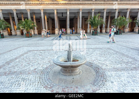 Mulino Colonnade Karlovy Vary acqua termale calda minerale Repubblica Ceca Foto Stock