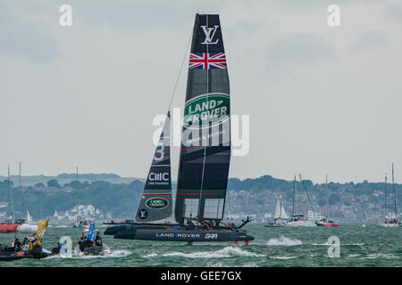 Land Rover BAR voce per la linea di finitura a Portsmouth, nel Regno Unito il 24 luglio 2016. Foto Stock