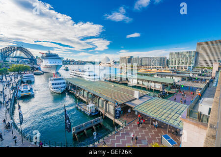 Il Circular Quay di Sydney CBD in ore diurne Foto Stock