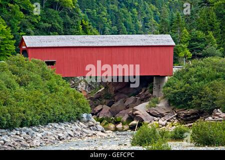 Geografia / viaggi, Canada, New Brunswick, ponte coperto oltre il punto Wolfe fiume di Fundy National Park, Highway 114, Fundy unità costiere, Alberta, New Brunswick, Cana Foto Stock