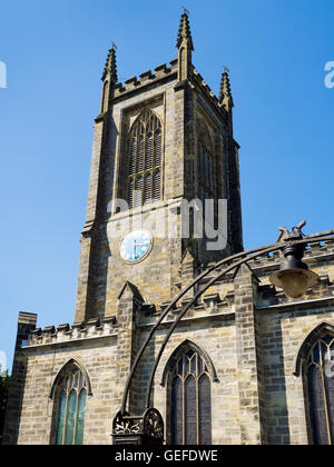 Vista di St Swithun's Chiesa in East Grinstead Foto Stock
