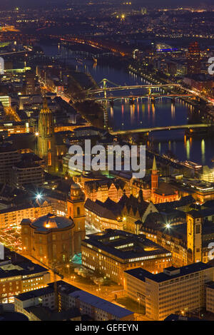 Geografia / viaggi, Germania, Hesse, Frankfurt am Main, il centro storico con la Paulskirche (chiesa di San Paolo), Dom Sankt Bartolomeo, (Saint Bartholomeus la cattedrale), e il Römerberg (Piazza del Municipio) durante la notte nella città di Francoforte am Main, No-Exclusive-uso Foto Stock