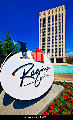 Geografia,corsa,Canada,Saskatchewan,Regina,municipio edificio e fontana nel Queen Elizabeth II Court,città Regina, Foto Stock