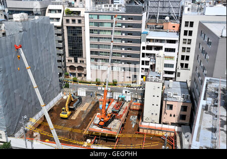 Vista aerea su un edificio sito in costruzione nel centro di Shinzuku Tokyo Giappone Foto Stock