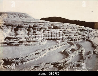 Charles Spencer - Acqua calda tazze, terrazza bianca Foto Stock