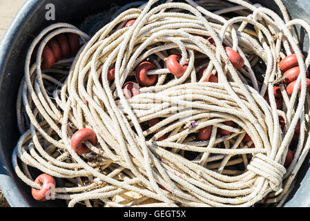 Un sacco di reti da pesca in un porto della costa brava catalogna Foto Stock