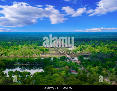 Vista aerea di Angkor Wat, Siem Reap, Cambogia, sud-est asiatico. UNESCO - Sito Patrimonio dell'umanità. Foto Stock
