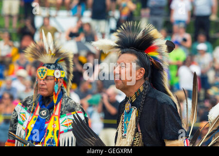Pow Wow maschio nativo ballerino in costume tradizionale Sei Nazioni del gran fiume campione dei campioni Powwow, Ohsweken Canada Foto Stock