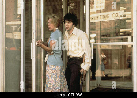 Penny Allen, Al Pacino Sonny (Al Pacino,r) mit Geisel Sylvia (Penny Allen) *** Caption locale *** 1975, Cane giorno pomeriggio, Hundstage Foto Stock