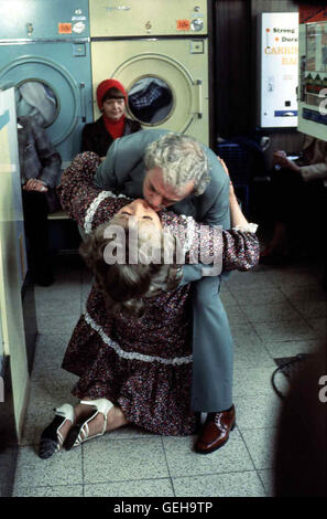 Joan Sims in Szene.Caption locale *** 1978, trasportare su Emmanuelle, Mach' Weiter, Emmanuelle Foto Stock