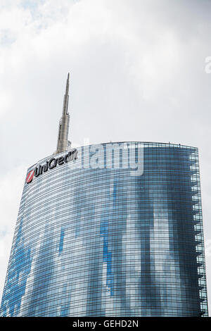 Milano, Italia - 31 Maggio 2016: vista a torre di Unicredit a Milano, Italia. Esso è stato aperto a 2012, e con 231 metri è il talle Foto Stock