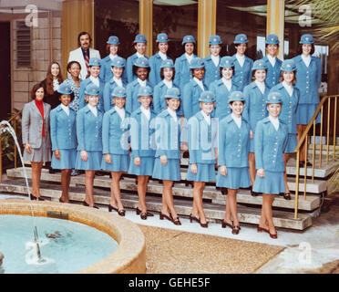 Pan American assistente di volo della compagnia aerea, equipaggio anni settanta, STATI UNITI D'AMERICA Foto Stock