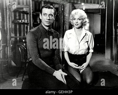 Yves Montand, Marilyn Monroe Der reiche Jean-Marc Clemente (Yves Montand,l) verliebt sich bei Proben zu einer mostrano in die reizende Taenzerin Amanda (Marilyn Monroe). Um nicht nur sciabiche Geldes wegen geliebt zu werden, er gibt sich als armer intrattenitore aus Foto Stock