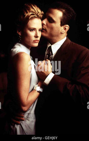 Annabel Schofield, Damian Chapa Martin (Damian Chapa) verlässt seine Frau und trifft sich erneut mit der Schönen (Annabel Schofield). Dabei werden beide von deren Ehemann überrascht .... *** Caption locale *** 1996, blu mezzanotte, blu mezzanotte Foto Stock