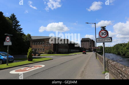 Deanston con distilleria Scozia Luglio 2016 Foto Stock