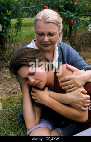 Diane Lane (Gloria Greenwood), Gena Rowlands (Grazia montanti) *** Caption locale *** , 1998, 1990er, degli anni novanta, Brille, Fernsehen, Fernsehfilm, pellicola, Grazia & Glorie, grazia e glorie, film TV, film TV, televisione, Zwei Frauen, bicchieri, due donne, Grazia & Glorie Foto Stock