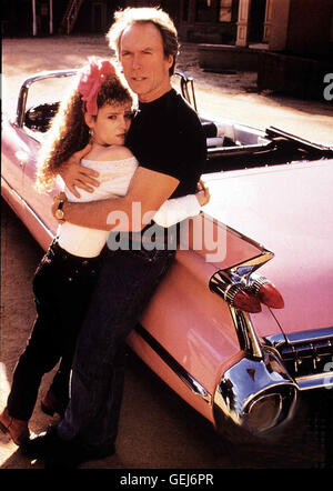 Bernadette Peters, Clint Eastwood Schnell begreift Tommy (Clint Eastwood), dass Lou Ann (Bernadette Peters) unschuldig ist. *** Caption locale *** 1989, Rosa Cadillac, Rosa Cadillac Foto Stock