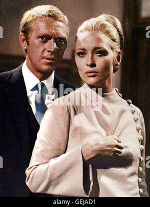 Steve McQueen, Faye Dunaway Gefaehrlich wird Thomas Crown (Steve McQueen) seine Zuneigung zu der Versicherungsagentin Vicky Anderson (Faye Dunaway), die ihm auf die Schliche kommt. *** Caption locale *** 1968, Thomas Crown Affair, Thomas Crown Ist Nic Foto Stock