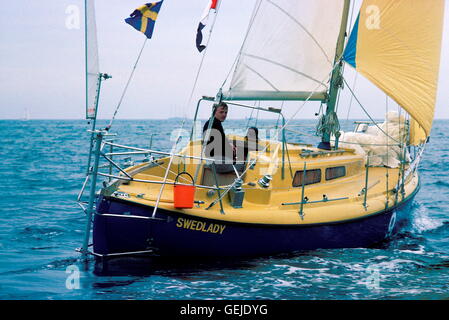 AJAXNETPHOTO. 5Giugno, 1976. PLYMOUTH in Inghilterra. - OSTAR 1976 - SWEDLADY SKIPPER DA LARS WALLGREN (GBR). Foto:JONATHAN EASTLAND/AJAX REF: SWEDLADY 1976 01 Foto Stock