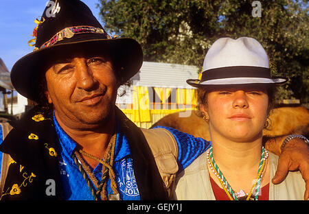 Pellegrini, Juan Palacios con sua figlia di Doñana Palace,Romeria del Rocio, pellegrini sulla loro strada attraverso la nazionale di Doñana Foto Stock