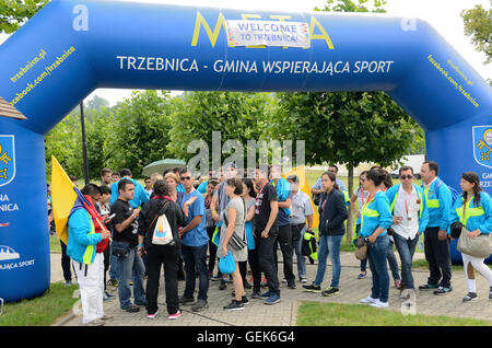 Trzebnica, Polonia. Xxv Luglio, 2016. La Giornata Mondiale della Gioventù, i pellegrini provenienti da diversi paesi visitare San Jadwiga Santuario il 25 luglio 2016 in Trzebnica. Credito: Bartlomiej Magierowski/Alamy Live News Foto Stock