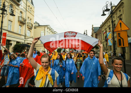 Cracovia in Polonia. 26 LUG. 2016. I pellegrini provenienti da tutto il mondo sono arrivati a Cracovia per celebrare la Giornata Mondiale della Gioventù 2016. Credito: Beata Zawrzel/Alamy Live News Foto Stock