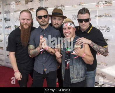 Columbus, OH, Stati Uniti d'America. 26 apr, 2015. 18 Luglio 2016 - Columbus, Ohio - Marc McKnight, Travis Miguel, Brandon Saller, Dan Jacobs e Alex Varkatzas della band ATREYU frequentare l'alternativa premere Music Awards 2016 tenutasi a Jerome Schottenstein Center. Photo credit: Jason L Nelson/AdMedia © Jason L Nelson/AdMedia/ZUMA filo/Alamy Live News Foto Stock