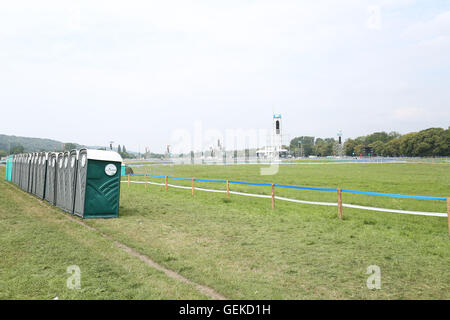 Cracovia in Polonia, 27 Luglio 2016: i giovani si riuniscono per la Giornata Mondiale della Gioventù. Preperations avviato per la Santa Messa a Cracovia Blonie Credito: Madeleine Ratz/Alamy Live News Foto Stock