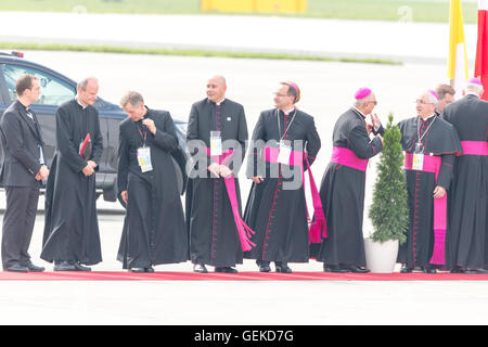 Cracovia in Polonia. 27 Luglio, 2016. Papa Francesco arriva a Cracovia aeroporto(KRK) per la GMG 2016 Credit: Lorenzo Bossi/Alamy Live News Foto Stock