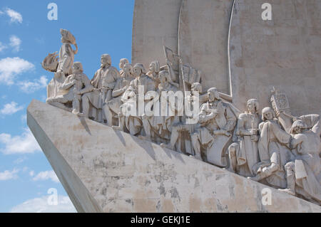 Monumenti. Il monumento alle scoperte in Belém celebra i grandi eroi del portoghese età di esplorazione e scoperta. Lisbona, Portogallo. Foto Stock