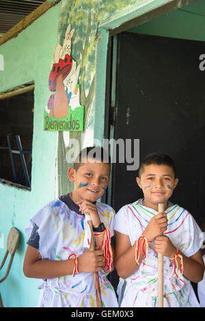 La scuola dei bambini in Costa Rica Foto Stock