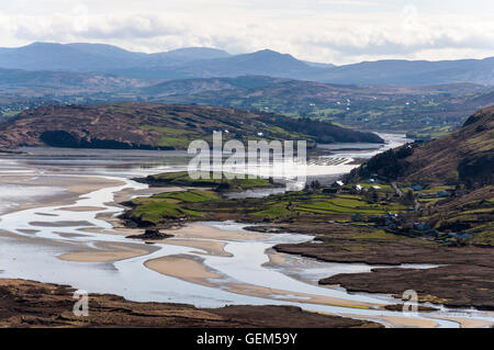 Vista del paesaggio di Donegal vicino a Ardara per l'Irlanda Atlantica selvaggia costa modo da Slieve Tooey guardando verso est in direzione est Foto Stock