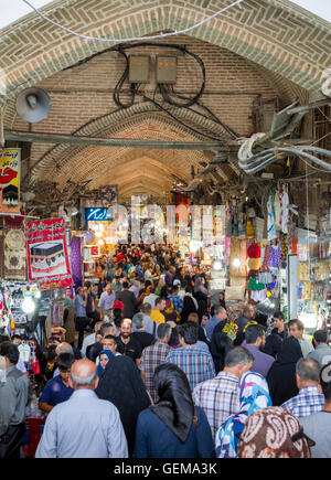 Persone nel bazar di Tehran, Iran Foto Stock