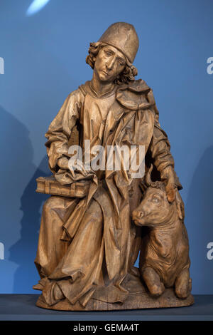San Luca Evangelista. Statua in legno da 1490-1492 da scultore tedesco Tilman Riemenschneider visualizzato nel Bode Museum di Berlino, Germania. Foto Stock