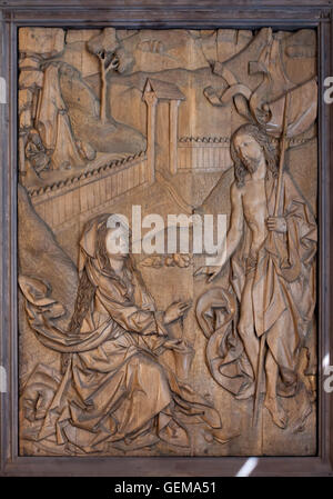 Il Cristo risorto appare a Maria di Magdala. Intaglio del legno da 1490-1492 da scultore tedesco Tilman Riemenschneider visualizzato nel Bode Museum di Berlino, Germania. Foto Stock