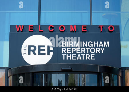 Segno sopra l'entrata di Birmingham Repertory Theatre, Birmingham, Inghilterra, Regno Unito, Europa occidentale. Foto Stock