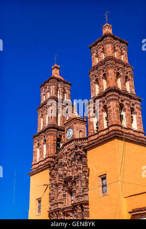 Natale Parroquia Cattedrale Campanili dolores hidalgo del Messico. Foto Stock