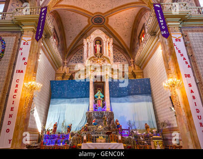 Altare Christma Creche Maria Parroquia Cattedrale dolores hidalgo del Messico. Foto Stock