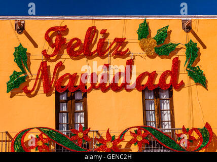 Buon Natale Decorazioni Parroquia Cattedrale dolores hidalgo del Messico. Foto Stock