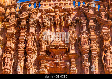 Le statue della facciata della Cattedrale Parroquia dolores hidalgo del Messico. Foto Stock