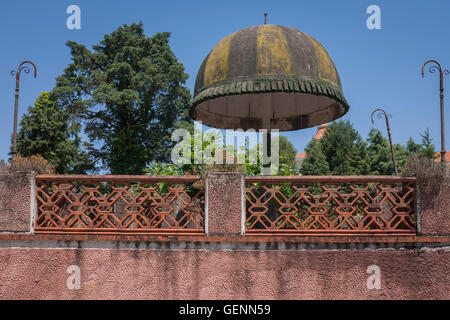 Grandiosità in un mansion hotel giardino presso la stazione termale di Luso, Portogallo. Foto Stock