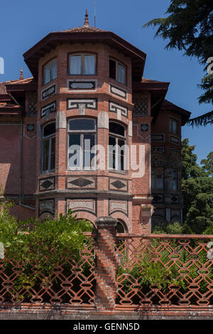 Ornati in cotto e grandiosità in un mansion hotel presso la stazione termale di Luso, Portogallo. Foto Stock